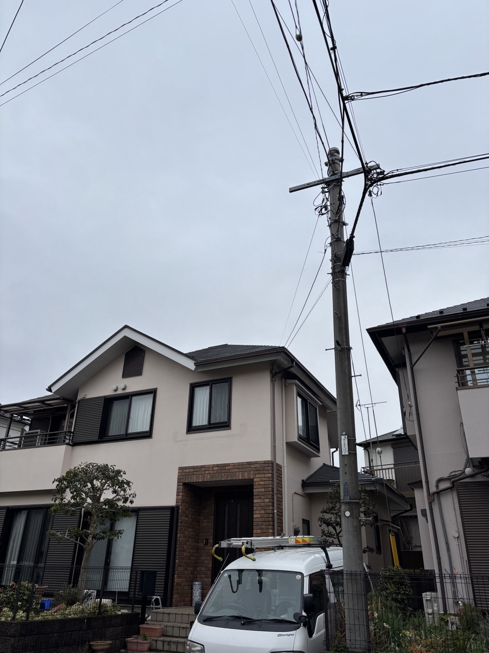 倒れたアンテナを撤去した屋根上の状態