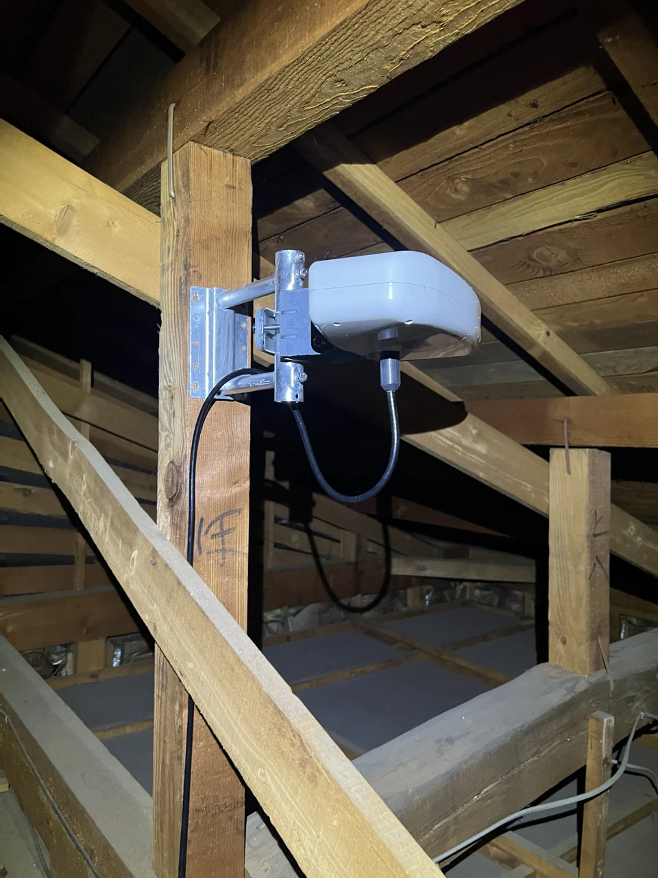デザインアンテナ屋根裏設置