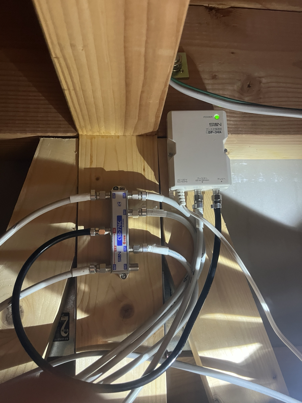 屋根裏ブースター電源部