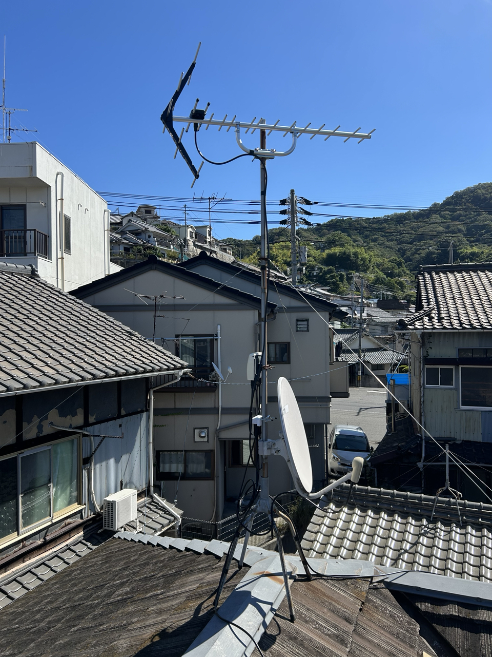 呉市屋根上のアンテナ