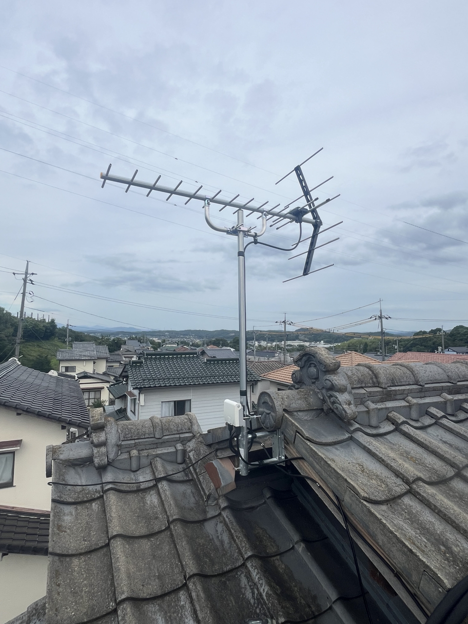 交換後の八木式アンテナとBSアンテナ