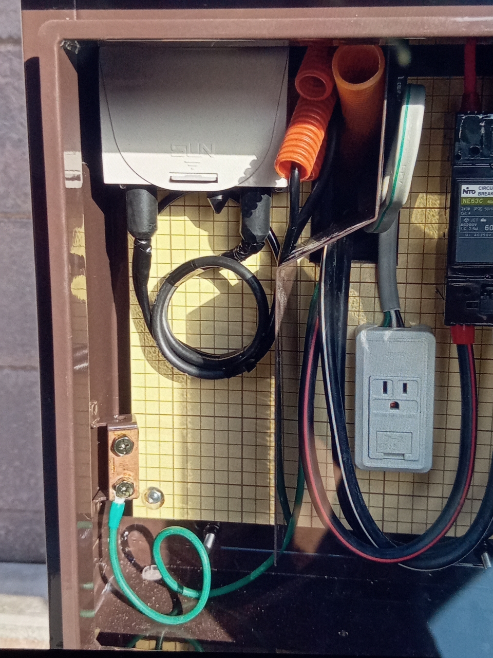 既設の盤内に新設したブースター設備